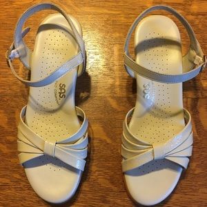 SASsy summer sandals for your barking dogs.